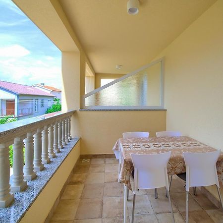 Apartmani Dal Малинска Екстериор снимка
