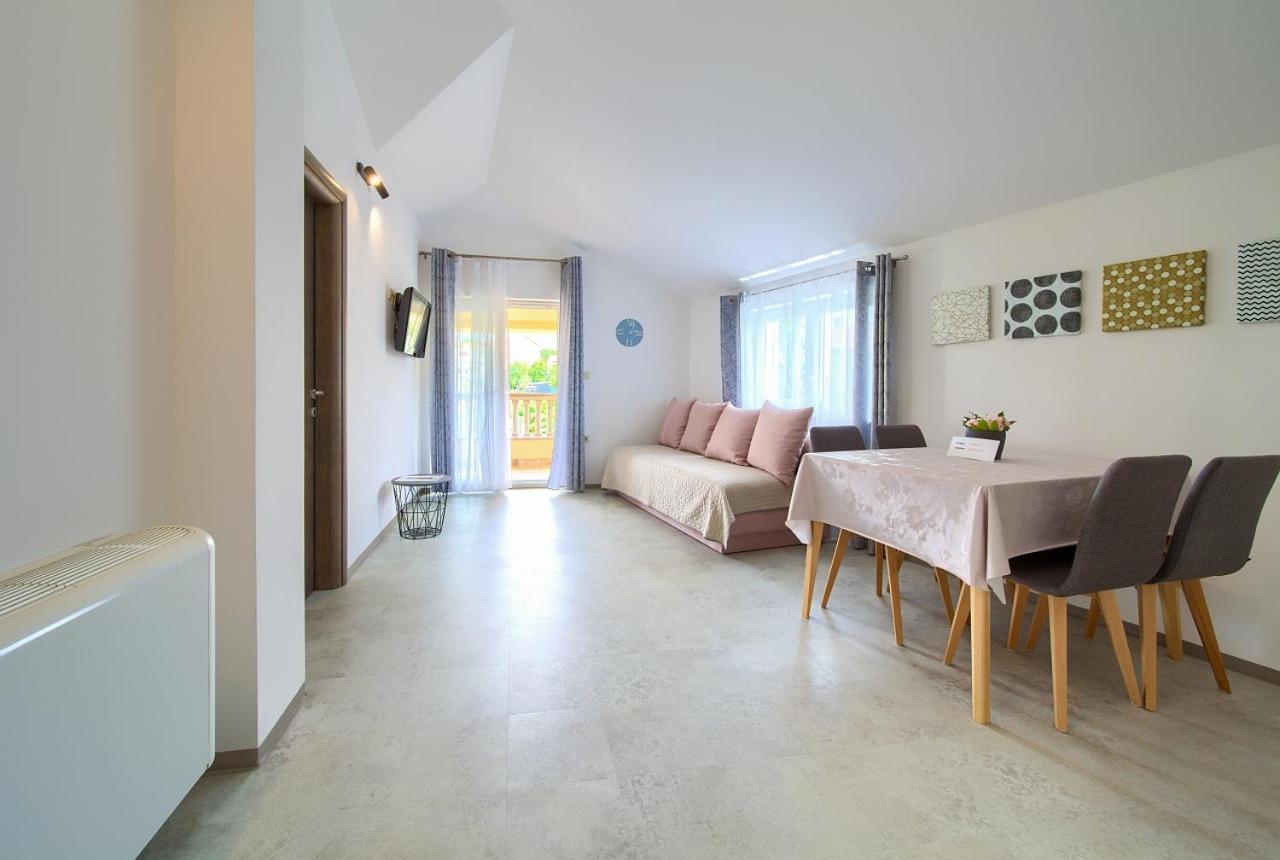 Apartmani Dal Малинска Екстериор снимка