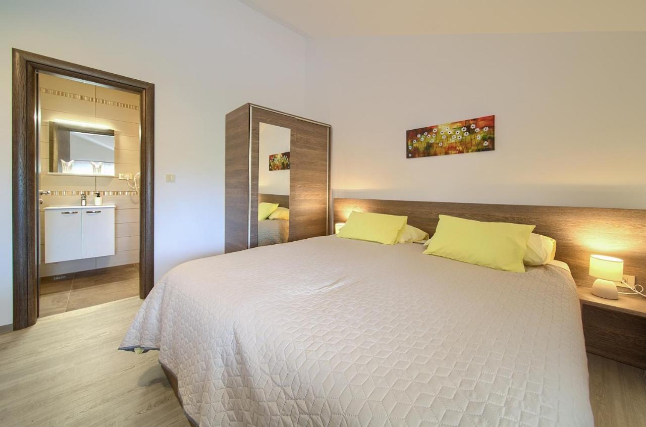 Apartmani Dal Малинска Екстериор снимка
