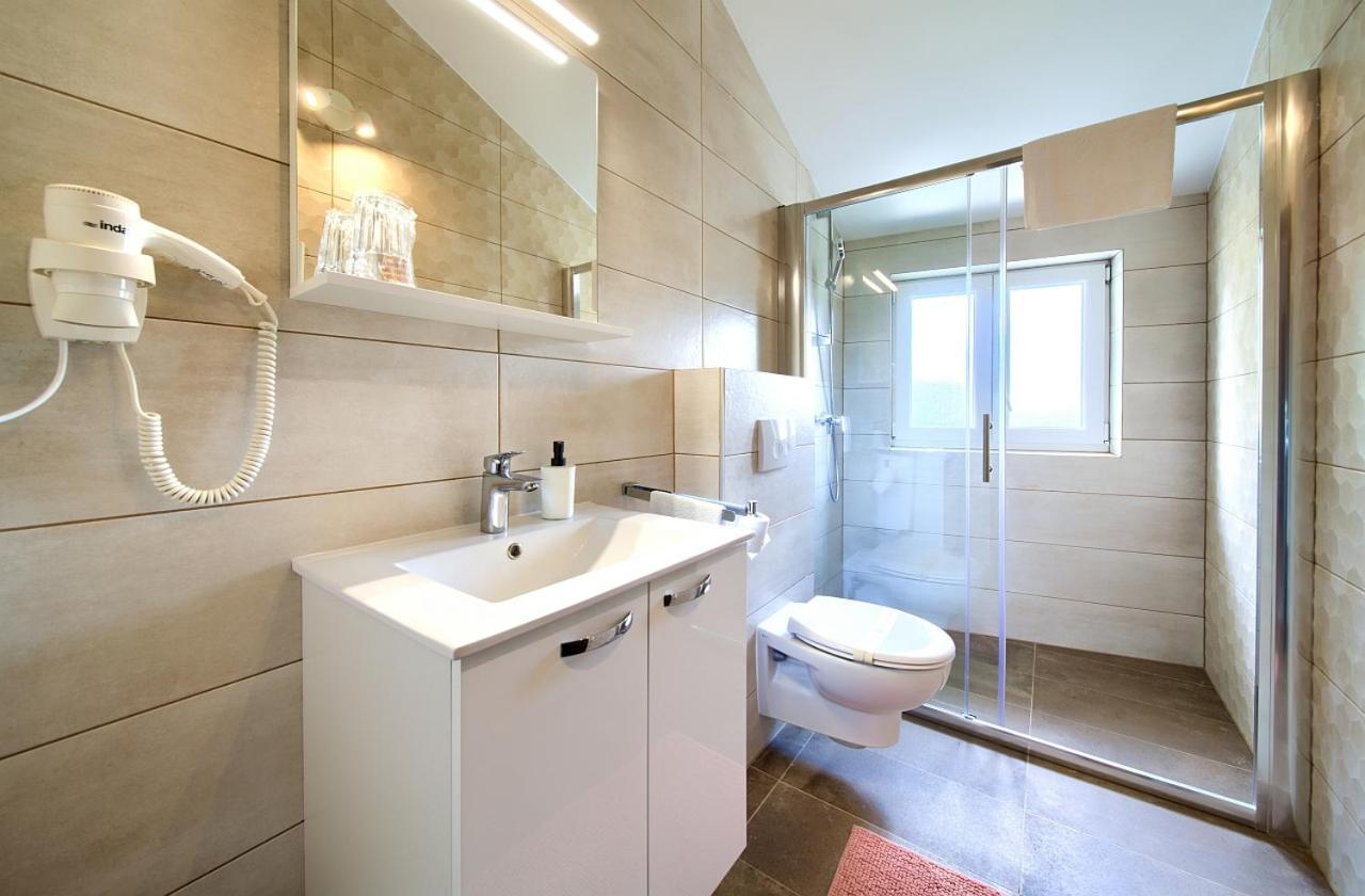 Apartmani Dal Малинска Екстериор снимка