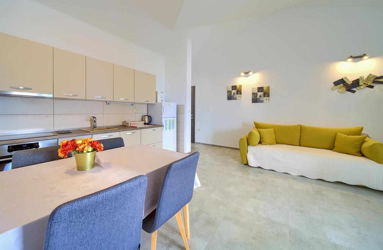 Apartmani Dal Малинска Екстериор снимка