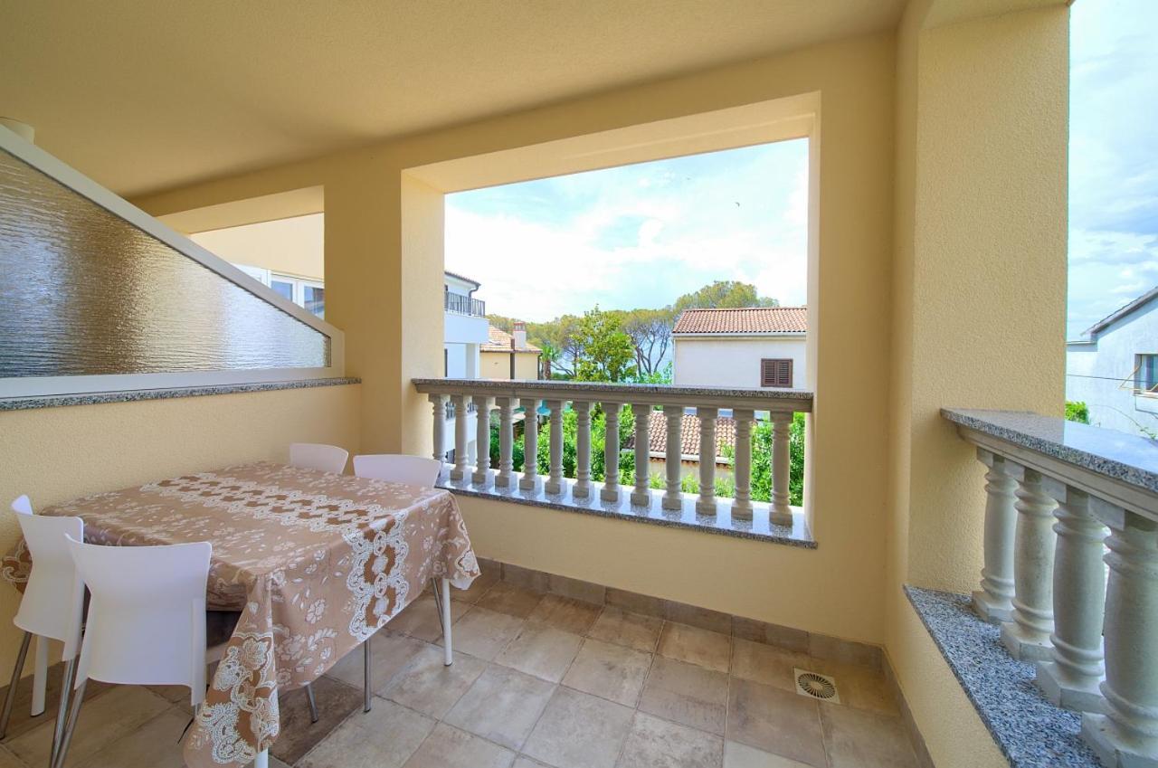 Apartmani Dal Малинска Екстериор снимка