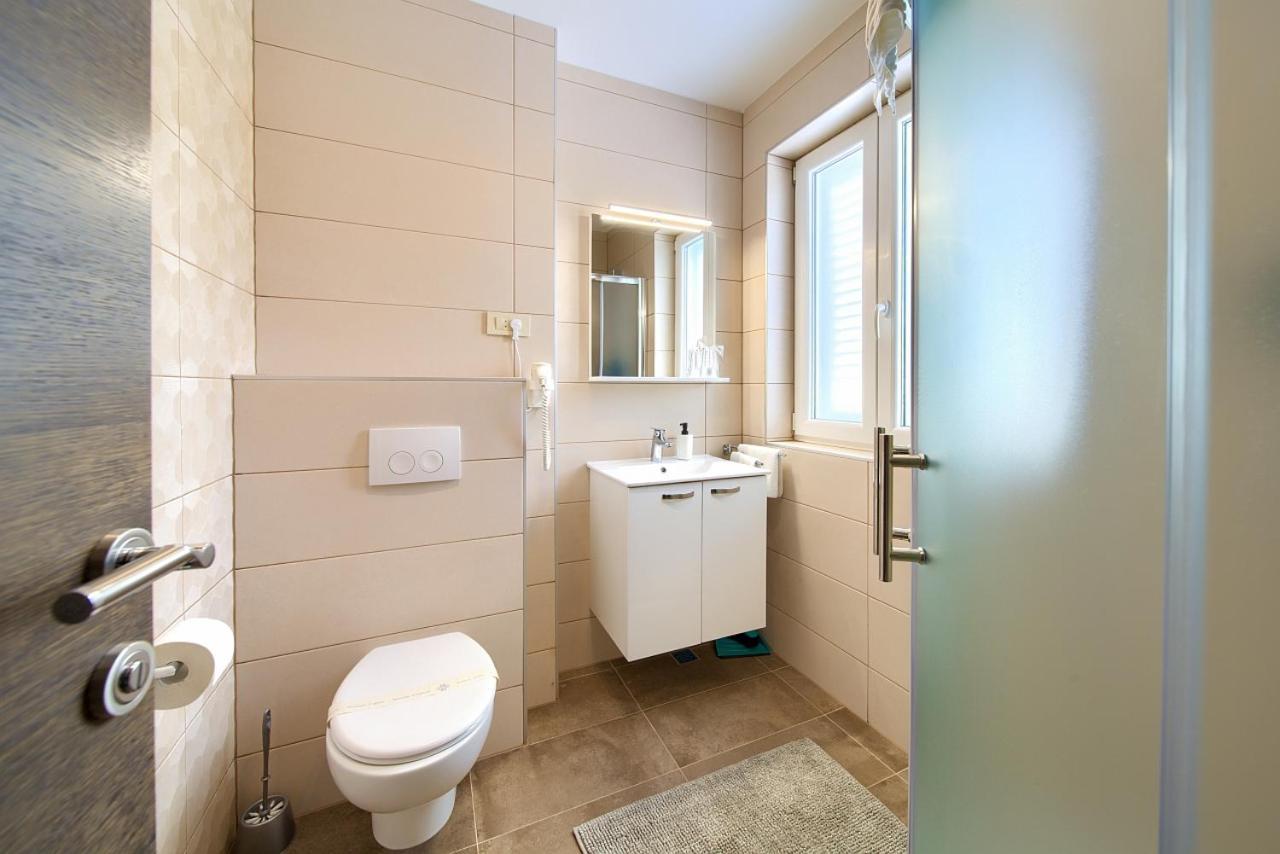 Apartmani Dal Малинска Екстериор снимка