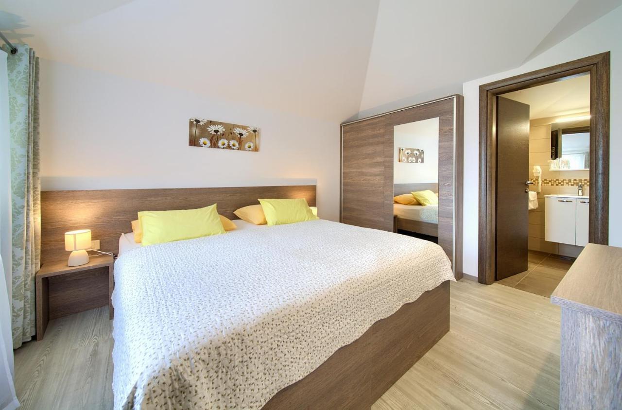 Apartmani Dal Малинска Екстериор снимка