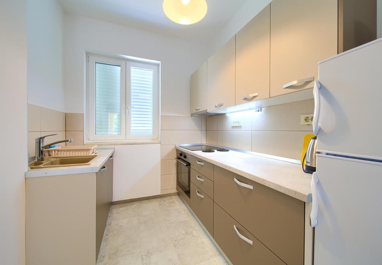 Apartmani Dal Малинска Екстериор снимка