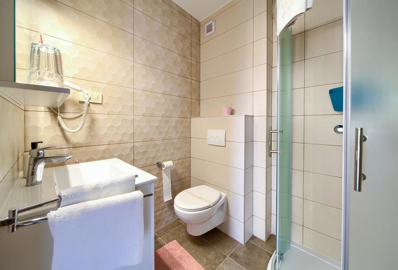 Apartmani Dal Малинска Екстериор снимка