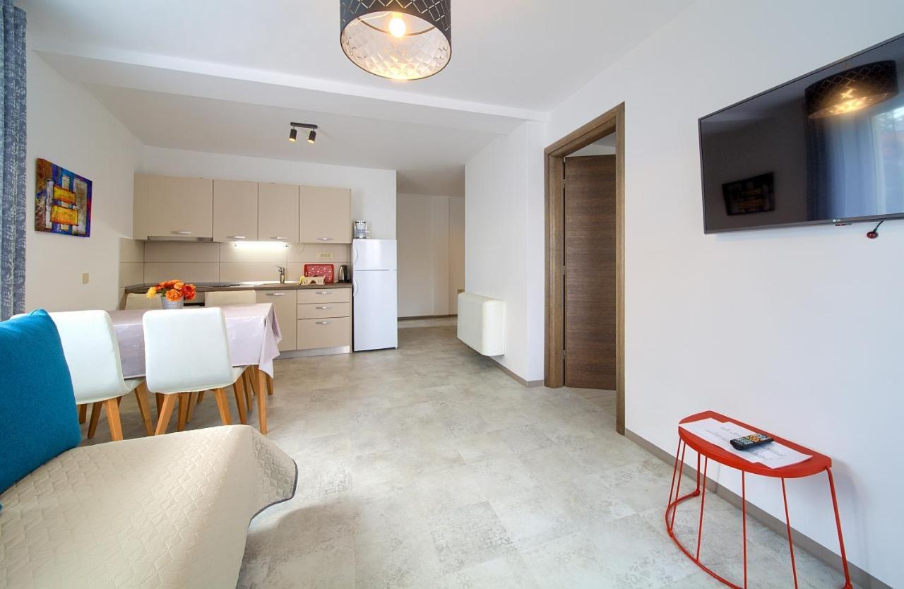 Apartmani Dal Малинска Екстериор снимка