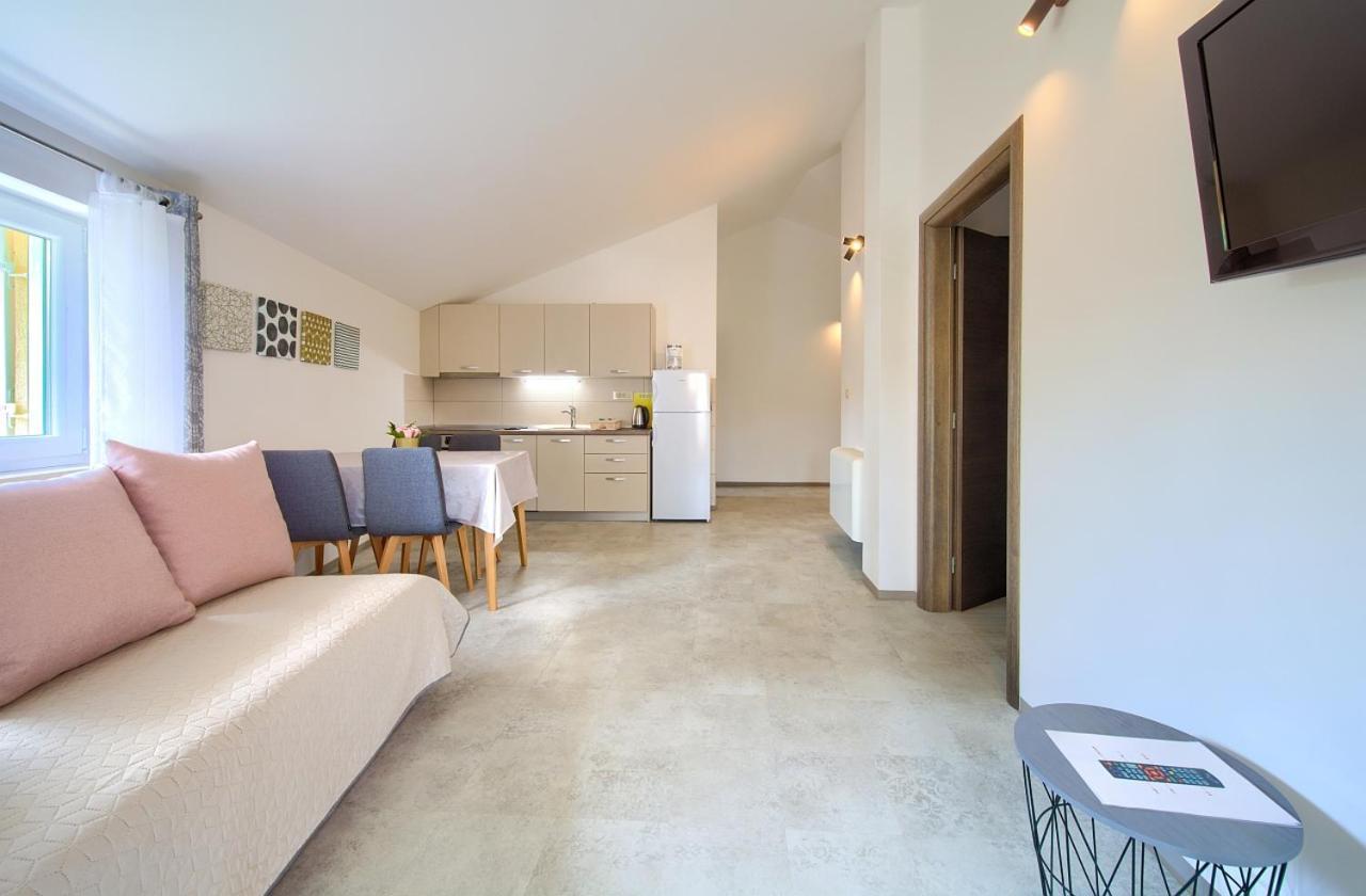 Apartmani Dal Малинска Екстериор снимка