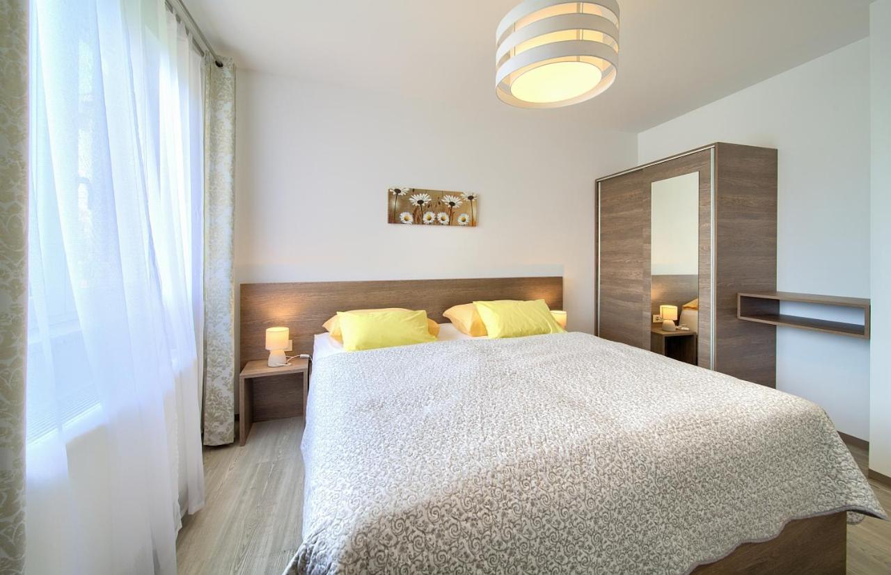 Apartmani Dal Малинска Екстериор снимка