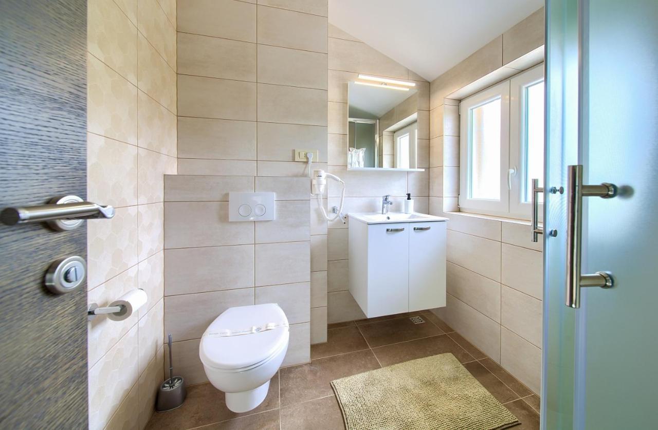 Apartmani Dal Малинска Екстериор снимка