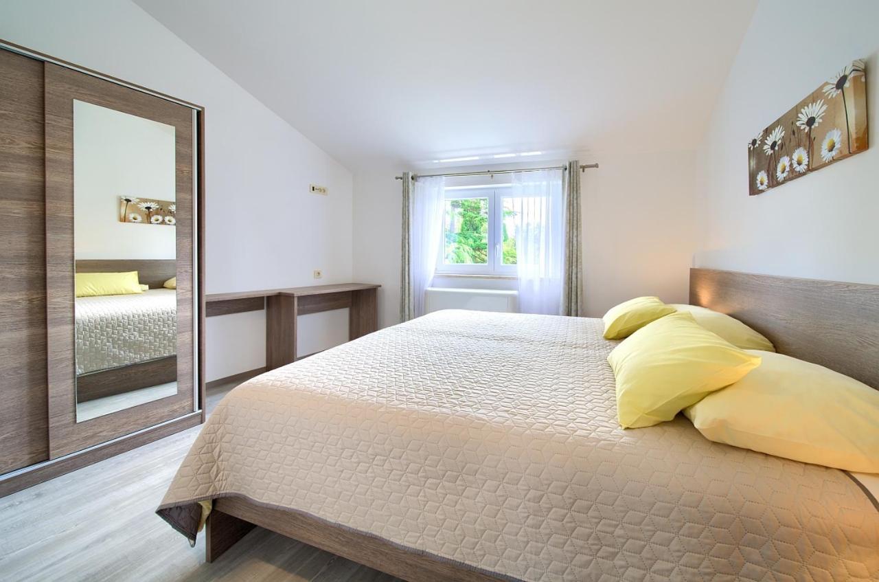 Apartmani Dal Малинска Екстериор снимка